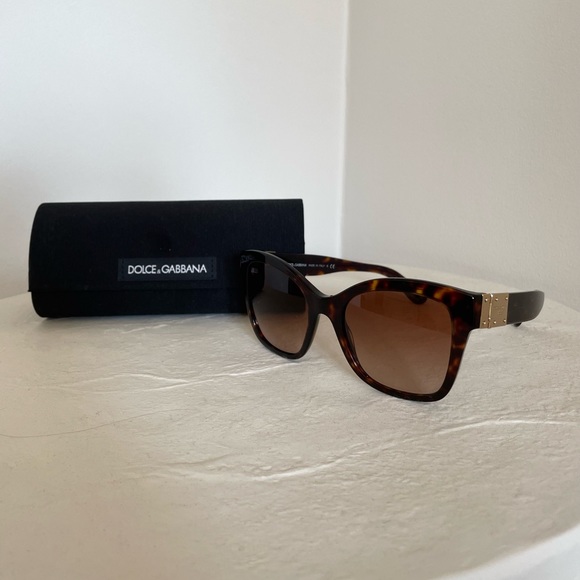 DOLCE & GABBANA Sunglasses with Sunglass Case - Picture 1 of 8